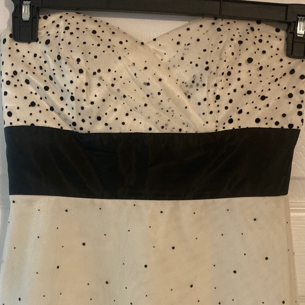 White House Black Market Strapless Cream Dress with Black Dot Print Size 0 - Picture 3 of 9